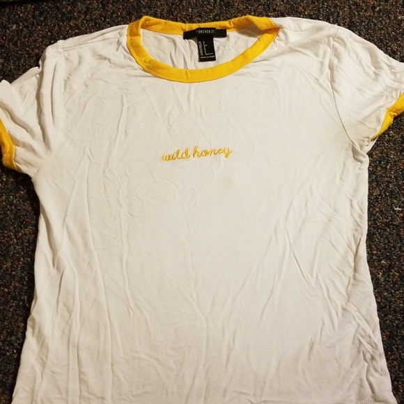 Forever 21 Tops - 2/10$⭐⭐Forever 21 Wild honey t-shirt